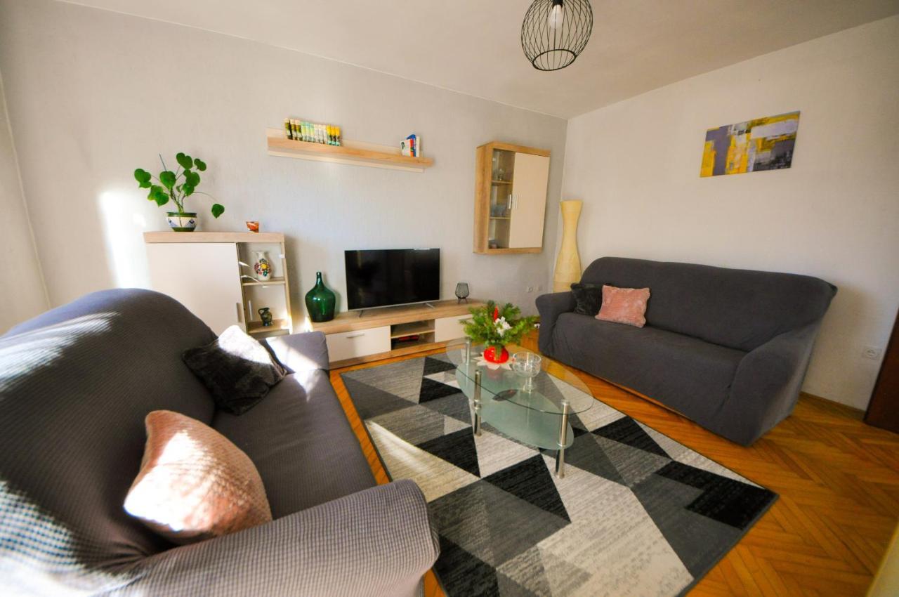 בוזט Apartman Anita מראה חיצוני תמונה